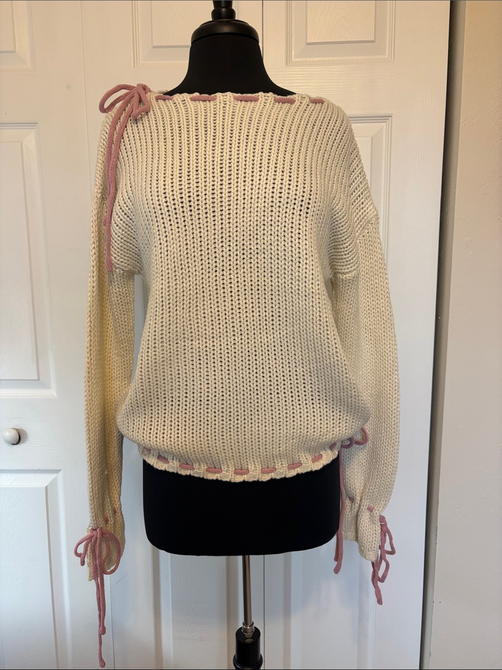 NWT Hem & Thread Chunky Knit Sweater with Pink Woven Ribbon Ties (Small).